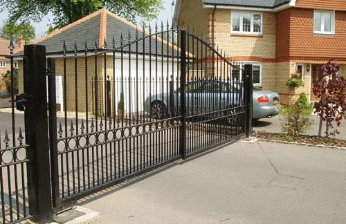 Electric Gates Berkshire - Red Metal Works