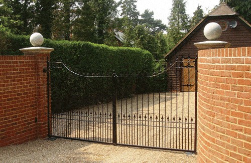 Electric Gates Berkshire - Red Metal Works