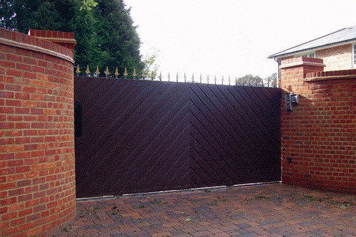 Entrance Gates Berkshire - Red Metal Works